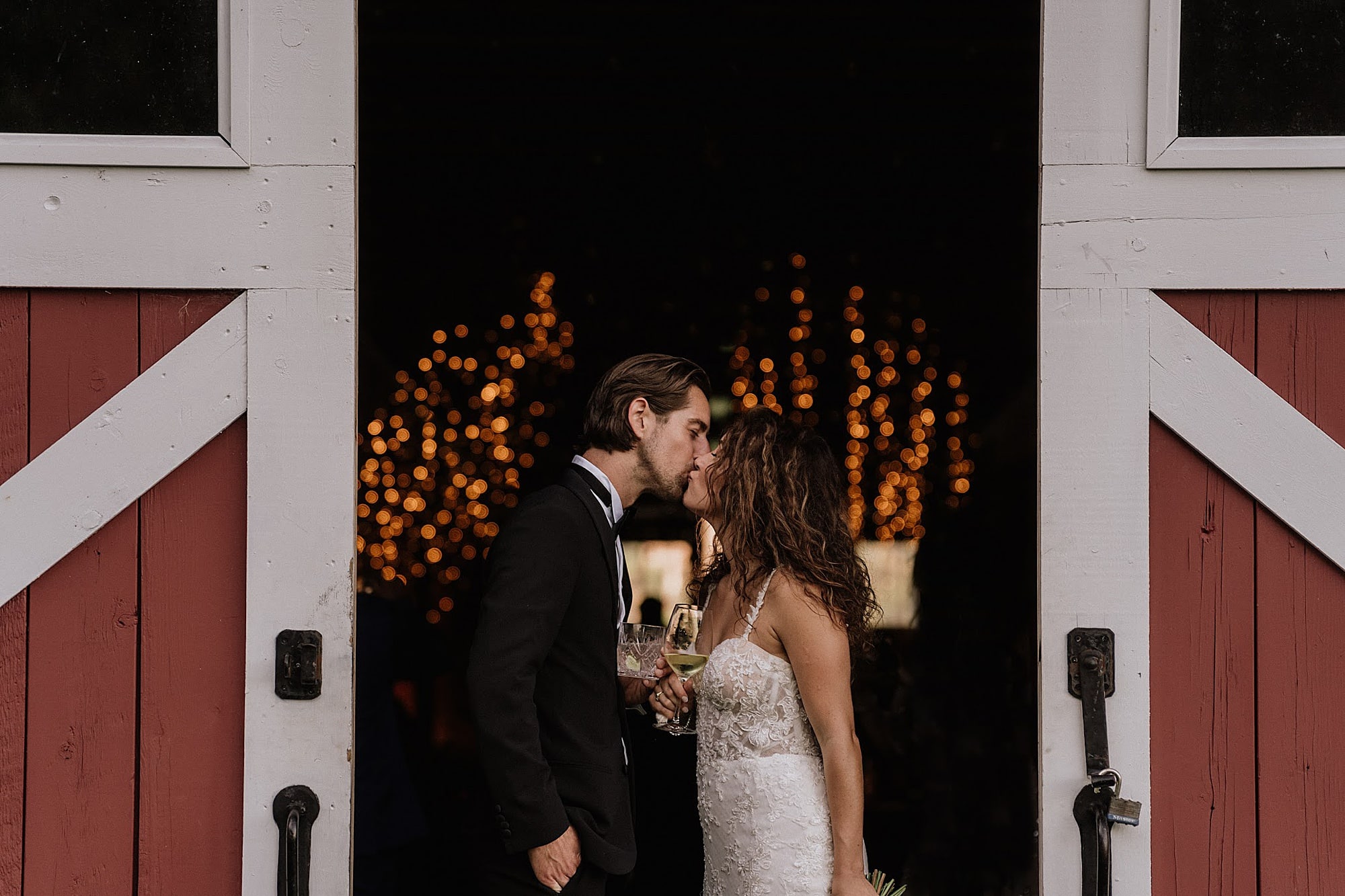 Couple kissing at Riverlands Red Barn